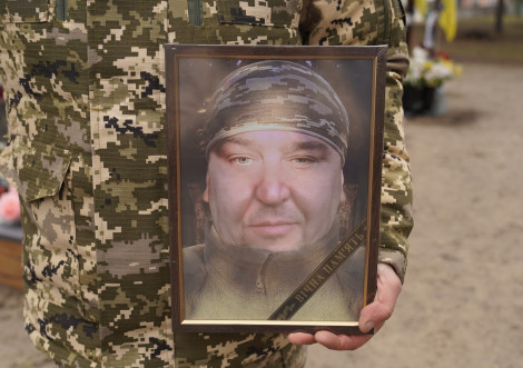 Охтирка попрощалася з військовослужбовцем Сергієм Лахтариною
