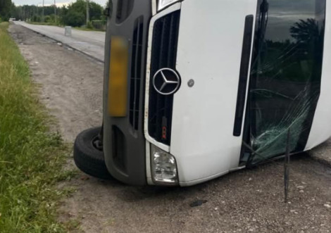 Аварія мікроавтобуса на маршруті Харків-Охтирка