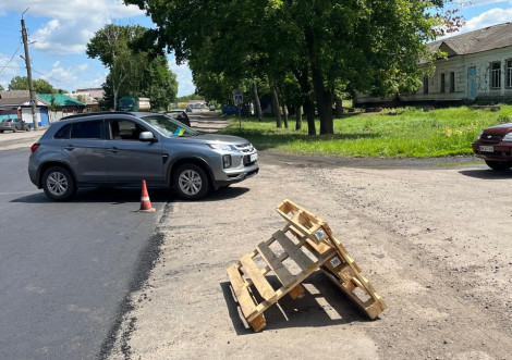 Охтирські водії проїхали по свіжому асфальту