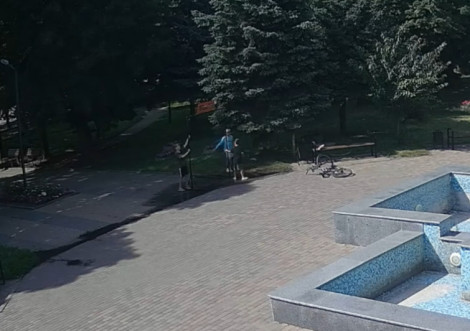 В Охтирському парку пошкодили антиспекову рамку