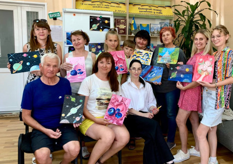 У бібліотеці провели арттерапію Подорож Всесвітом