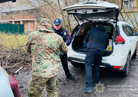 Поліцейські Охтирки долучилися до передачі допомоги захисникам і переселенцям