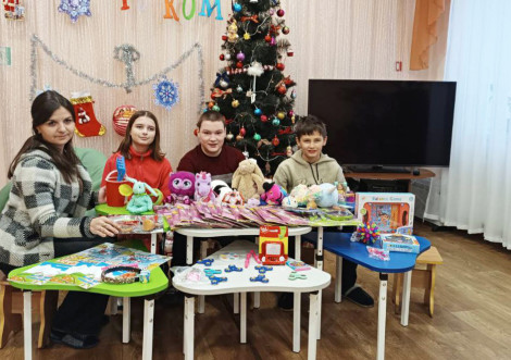 Дубно передало подарунки охтирським дітям
