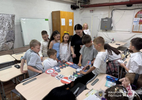 Поліцейські нагадали школярам правила безпеки на дорозі