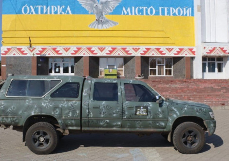 Охтирчани придбали позашляховик для військових