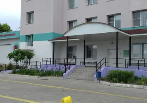 Менеджерку визнали винною у пропозиції хабара керівнику Охтирської ЦРЛ